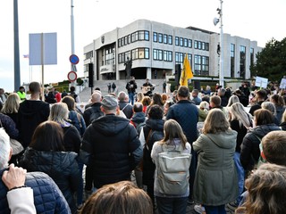 Kto sa chystá 17. novembra štrajkovať? Prieskum ukázal, voliči ktorej strany sú najaktívnejší