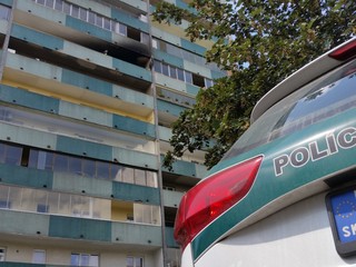 V Ružinove vypukol požiar, hasiči museli ľudí evakuovať