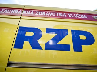 Žena spadla zo 4. poschodia. Záchranári jej už nedokázali pomôcť