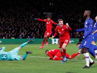 ZOSTRIHY: Bayern Mníchov zahanbil Chelsea, Neapol doma remizoval s FC Barcelona