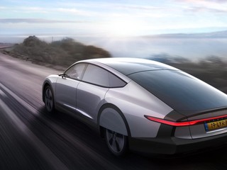 Holandskí vysokoškoláci predstavili druhé solárne auto