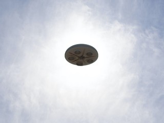Fantastické odhalenie: Sú UFO návštevy vedcov z budúcnosti?