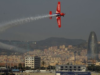 Finále Red Bull Air Race sledovalo 800 tisíc divákov