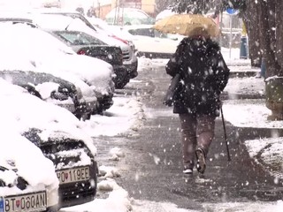Mesiac apríl je naozaj bláznivý. Naprieč Slovenskom premenlivo sneží alebo svieti slnko