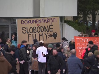 Účastníci protestu žiadajú odchod vedenia ministerstva kultúry a Fondu na podporu umenia