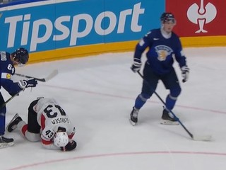 Udrel súpera do krku hokejkou, dostal stop! Fíni vo štvrťfinále bez Granlunda