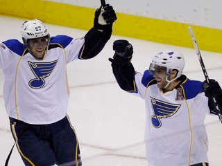 Phoenix a St. Louis delí jedna výhra od postupu