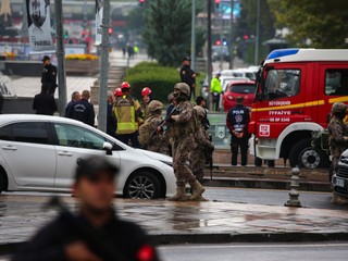Atentát pri tureckom parlamente. V Ankare hlásia zranených