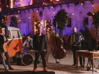 Všade doma: Kandráčovci a Lukáš Adamec odpália letnú bombu, ktorú musíte počuť!