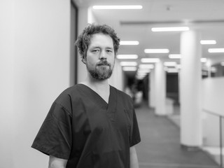 Tragicky zomrel mladý slovenský lekár. Smútia za ním zamestnanci aj pacienti