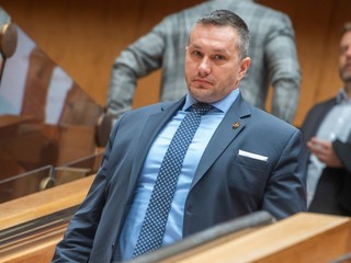 NAKA hľadala šéfa SIS, obvinené sú dôležité mená bezpečnostných zložiek