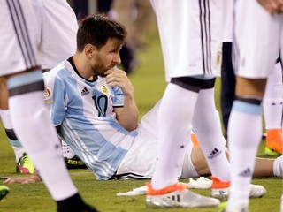 Maradona radí nechať Messiho na pokoji