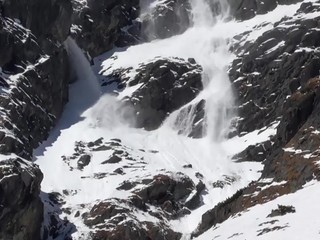 Vo Vysokých Tatrách si turisti užívali letnú atmosféru. Potrebovali iba tričko a slnečné okuliare