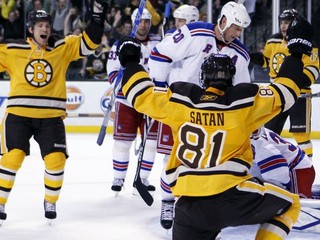 Šatan s ďalším gólom, Hossa strihol šnúru púštnym psom