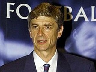 Wenger je proti autovým vhadzovaniam, mali by sa kopať