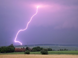 Dramatická zmena počasia: O pár hodín očakávajte silné búrky