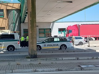 Pozastavenie vyhlášky sa týka ľudí zaočkovaných jednou dávkou. Pre pendlerov a deti do 12 rokov sa nič nemení