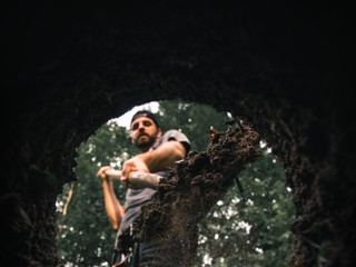 Muža pochovali zaživa: Takto sa mu podarilo prežiť zážitok na prahu smrti (VIDEO)