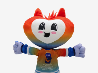 Maskot MS 2025 menom Beaty reprezentuje vášeň fanúšikov a lásku k hokeju