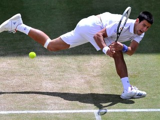Obhajca titulu Djokovič v semifinále Wimbledonu proti Federerovi