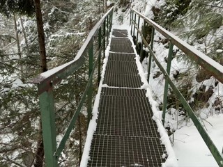 Slovenský raj v zime je zradný. Záchranári varujú pred ľadom v roklinách