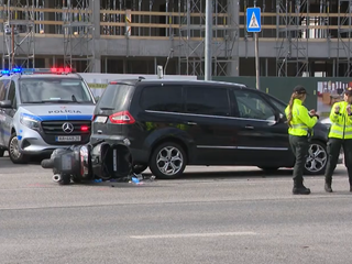Motorkár narazil do auta v Bratislave, skončil v nemocnici. Polícia eviduje už 12 podobných nehôd