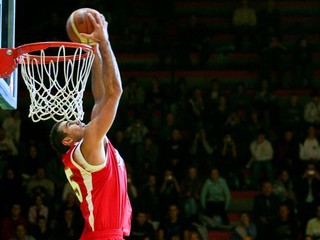 Diera v koši basketbalistov...
