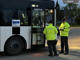 Ranné prekvapenie na cestách: Policajti sa pri kontrole zamerali na vodičov autobusov a električiek