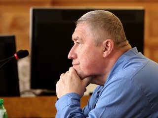 V korupčnej kauze Dušana Kováčika vypovedal cez telemost expolicajt Kaľavský