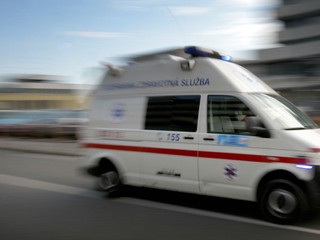 Záchranári oživovali dieťa po domácom pôrode. Novorodenec ale zomrel