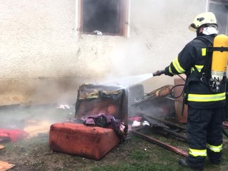 Trojročné dieťa bolo v ohrození. Spôsobilo požiar domu