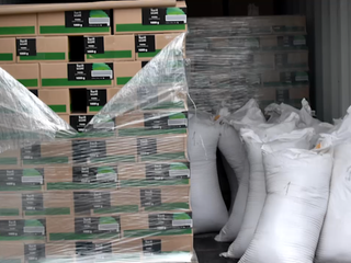 Tony tabaku do vodných fajok a škody za 600 tisíc eur. Taký je výsledok akcie Strojník