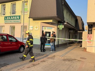 Výbuch bankomatu v Malackách: Dvaja páchatelia na úteku, polícia pátra