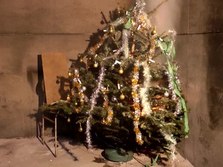 Hasiči varujú. Aj úplná maličkosť môže spôsobiť požiar stromčeka