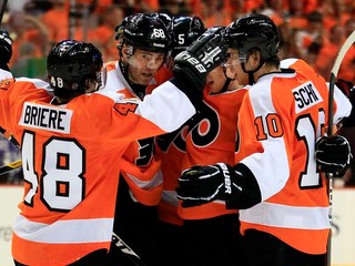 Philadelphia aj Los Angeles vedú v sériách už 3:0