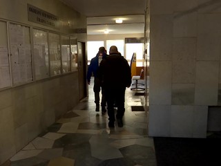 Podomový zlodej: Kradol zaparkované autá, v ktorých boli kľúče