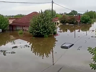 V Grécku sa striedajú živly. Po požiaroch prišli mimoriadne silné povodne