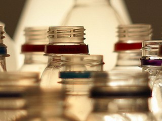 Slovenskí vedci vyriešili svetový plastový problém. Ekologický plast sa rozloží v kompostovisku