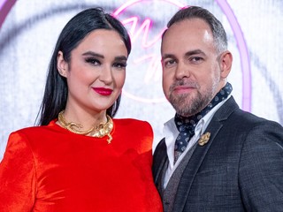 Dámy, chystáte sa na ples? Na TENTO detail si pri spoločenských šatách dávajte pozor!