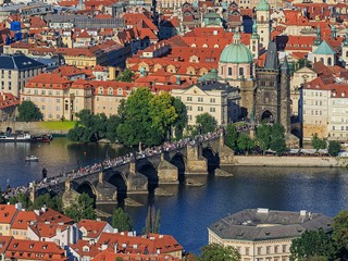 Opilec sa zapálil pre ženu. Potom sa uhasil a odišiel električkou