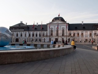 Kandidátom strany na post prezidenta republiky je jej predseda József Menyhárt