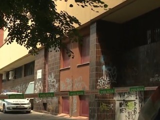 Iba štvorročné dieťa vypadlo z tretieho poschodia. Príčiny nie sú známe