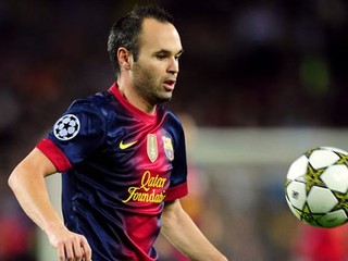 Iniesta premýšľa o odchode z Barcelony, "zajačie" úmysly údajne má aj Messi