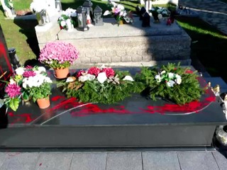 Vandal zneuctil hrob na cintoríne. Vyrobil škody za dvetisíc eur
