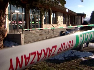 Železničnú stanicu v Mikuláši zdemoloval muž. Rozbil dvere aj okná