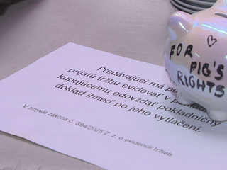 A4 na stole? Radšej tričko. Podnikatelia reagujú kreatívne na povinné oznamy o bločkoch