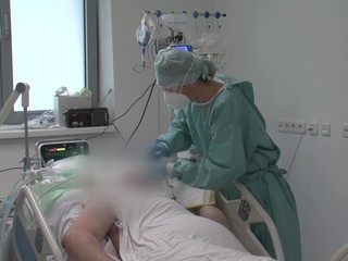 V koalícii sa stále častejšie hovorí o povinnom očkovaní. Opozícia odkazuje motivovať, ale neprikazovať