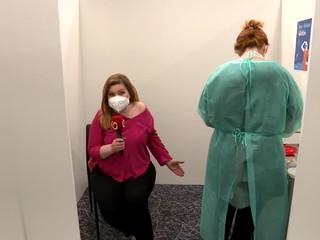 Reportérka TV JOJ sa dostala na rad počas výroby reportáže vo vakcinačnom centre. Po prijatí SMS som sa potešila, hovorí