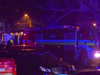 Explózia v bratislavskom byte: Na ulici skončila približne stovka ľudí