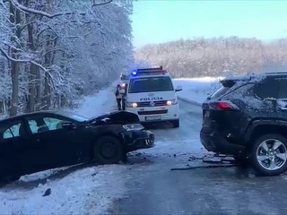 Nehoda dvoch áut spôsobila uzavretie cesty medzi Stupavou a Zohorom